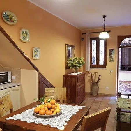 Casa Antico Borgo Cuseni 陶尔米纳